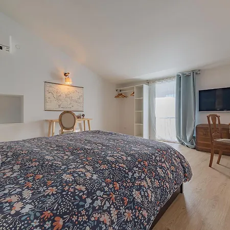 Les Du Chateau Bouhet